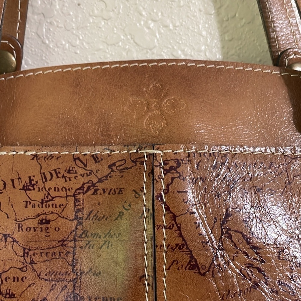 Patricia Nash Poppy map print leather satchel - Picture 4 of 12
